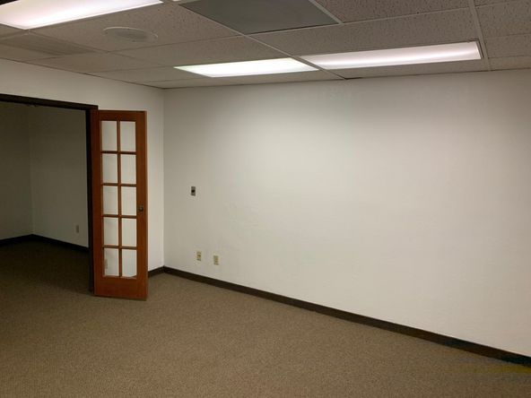Full Service Gross General/Professional Suites | Fully Remodeled!: 2377 W Shaw Ave, Fresno, CA 93711